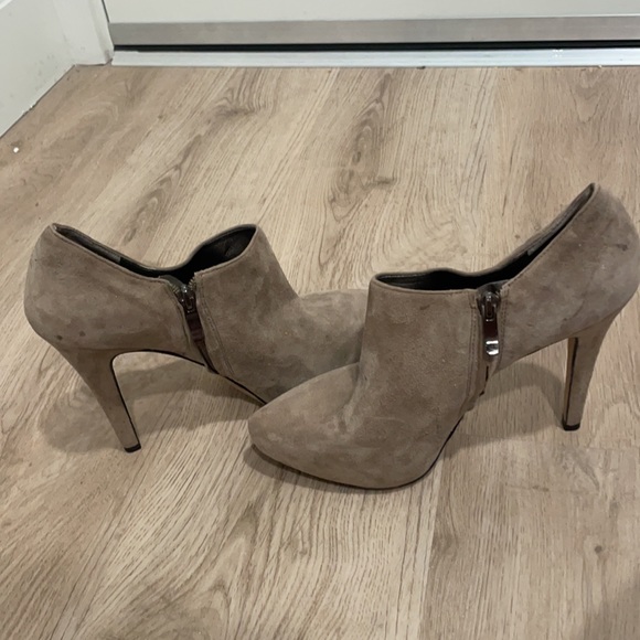 SAM EDELMAN RIA HEEL BOOTIE - Picture 4 of 5